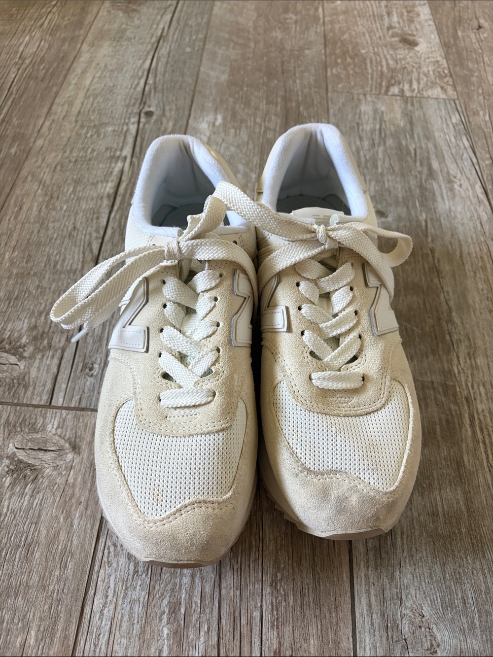 New Balance 574 white platform sneakers /tennis shoes SZ 8.5 EUC